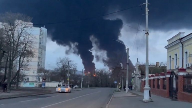 Rusia susţine că a lovit cu rachete un aeroport din Odesa, folosit pentru înarmarea Ucrainei