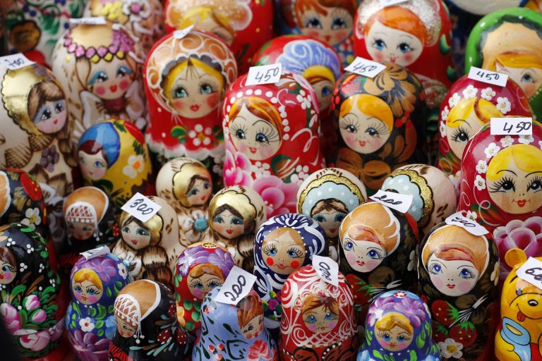 Depozitele din Rusia se pregătesc pentru a sta goale. Cifrele dezvăluite de KOMMERSANT