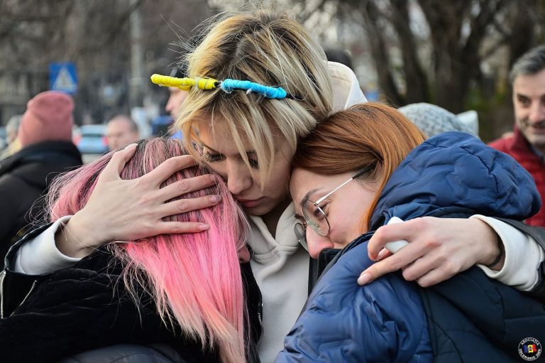 More than 300 people protest in front of the Russian Embassy in Bucharest