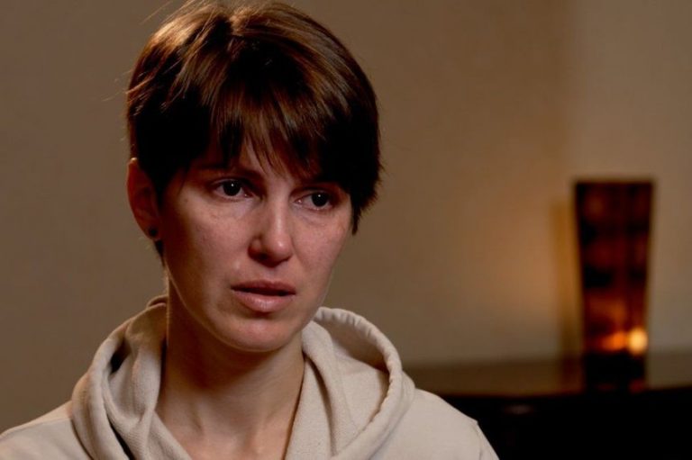 „Dacă mi s-ar oferi posibilitatea de a-l împuşca pe Putin, aş face-o”. Mărturia unei femei care și-a pierdut soțul și fiica