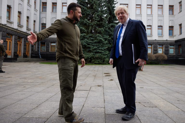 Boris Johnson: Militari ucraineni sunt instruiţi în Marea Britanie