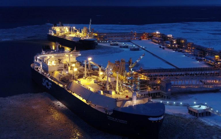 KOMMERSANT | Nori negri peste marile proiecte ale Rusiei în LNG. Sancțiunile au doborât-o la nivelul Iranului