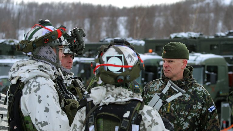 În așteptarea noii frontiere NATO. De ce Putin se va gândi de două ori înainte de-a șantaja Finlanda – analiză Foreign Affairs