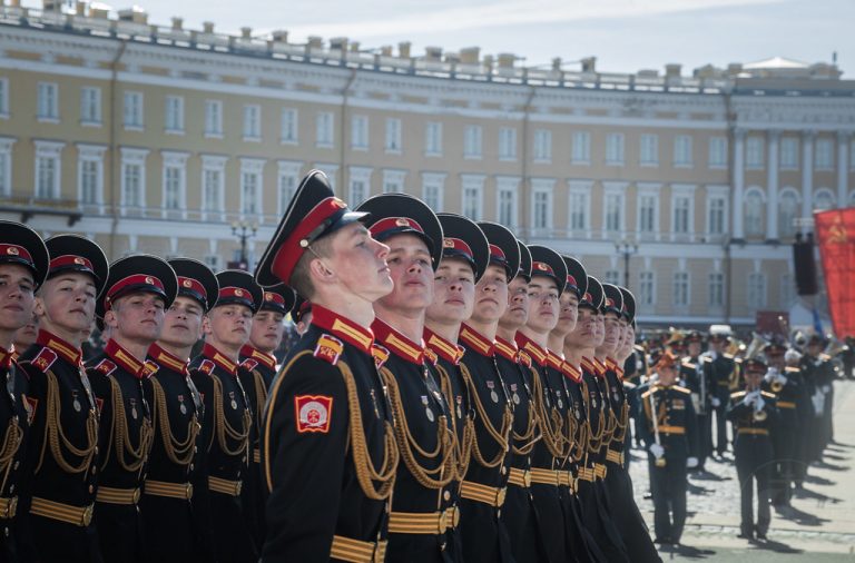 Parada de tinichea. Edward Lucas: „Ziua Victoriei” maschează o mare devastare