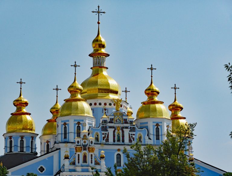 Biserica ortodoxă ucraineană se rupe de Moscova şi se declară “independentă total”