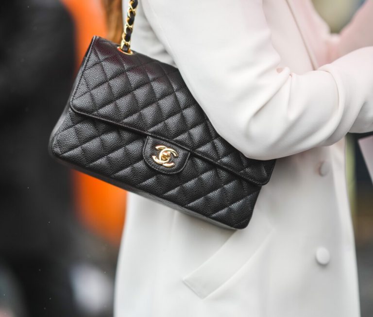 Chanel ar putea limita numărul produselor achiziţionate de un singur client