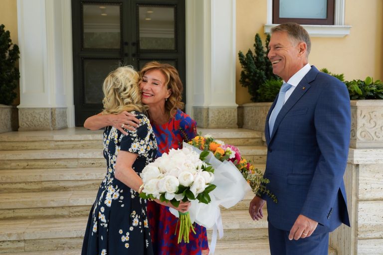 VIDEO  | Jill Biden meets Ukrainian refugees with Romanian first lady Carmen Iohannis