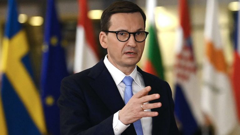 Premierul polonez spune că ajutorul UE pentru fermieri este insuficient şi tardiv