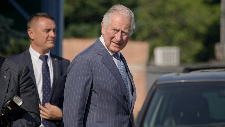 The Sunday Times: Prinţul Charles a acceptat trei valize cu câte un milion de euro de la şeicul Hamad bin Jassim