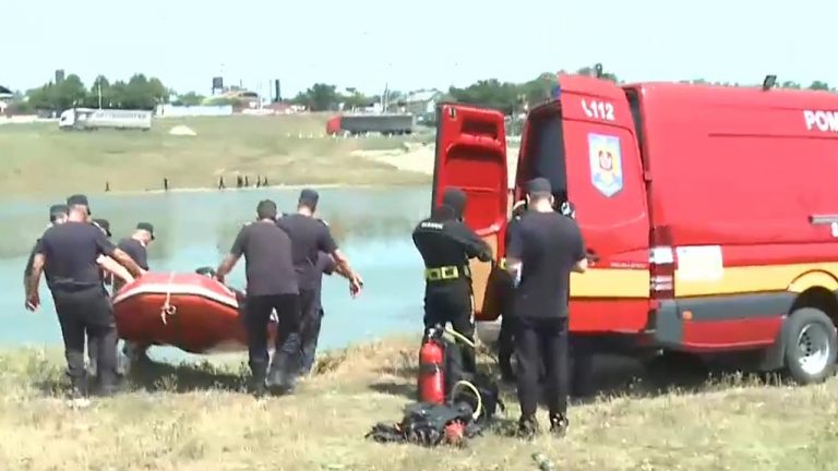 Un tată şi-a aruncat copiii în apele unui lac de acumulare, după o ceartă cu soţia. Micuţii, cu vârste de 5 luni, respectiv 4 ani, au murit