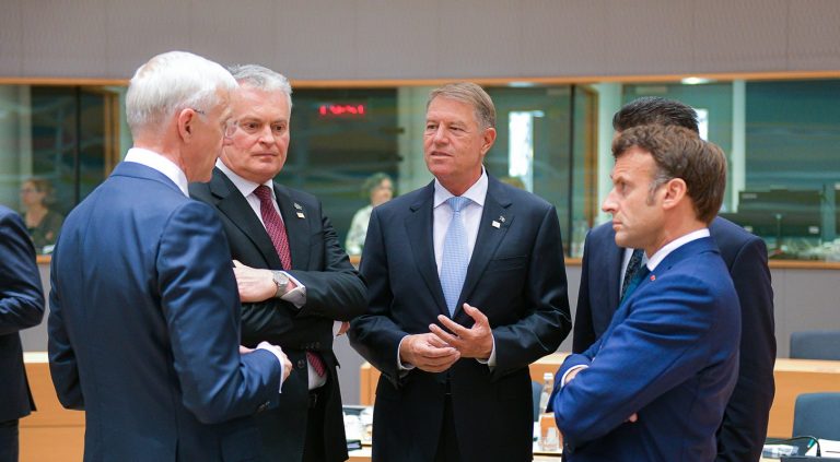 Liderii UE au anunțat sancțiuni cu impact imediat pe 75% din importurile de petrol din Rusia. Embargo pe 90%, până la sfârșitul anului / Cazurile particulare