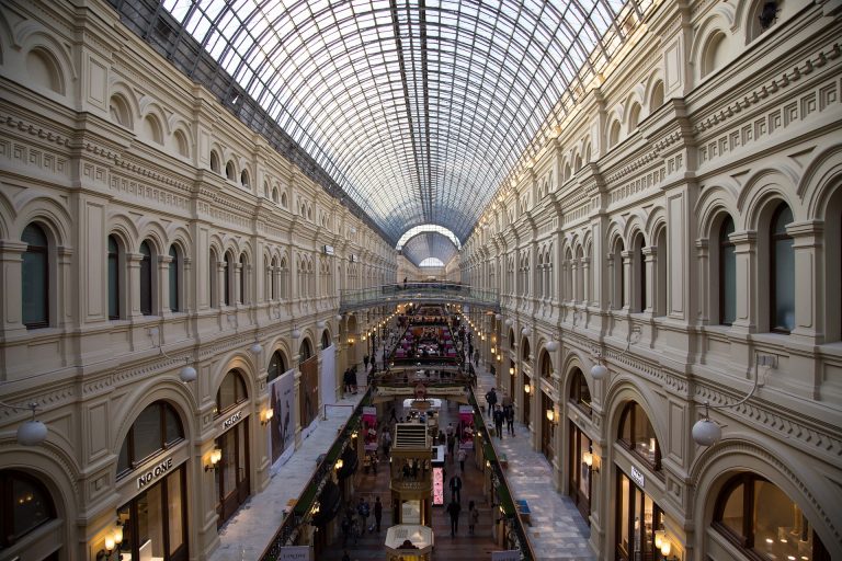 KOMMERSANT | Mall-urile din Rusia continuă să se golească. Căderi abrupte și pe piața birourilor