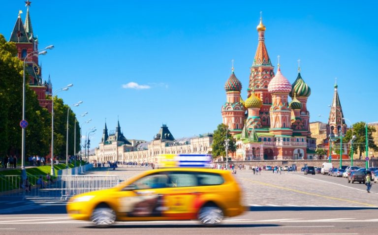 Rusia vrea să oblige taxiurile să predea datele pasagerilor în timp real FSB-ului