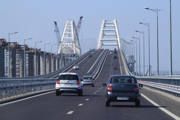 UE amână publicarea pachetului de măsuri din sectorul auto și ar putea relaxa normele privind emisiile vehiculelor