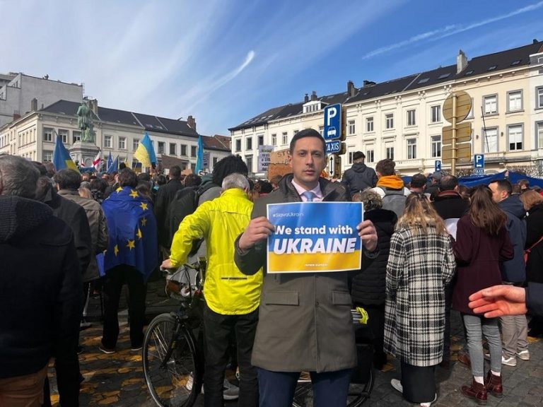 Vlad Gheorghe: Un camion trimis cu ajutoare spre Harkov a fost golit de ruși. Dacă nu avea paşaport românesc, şoferul ar fi fost împuşcat