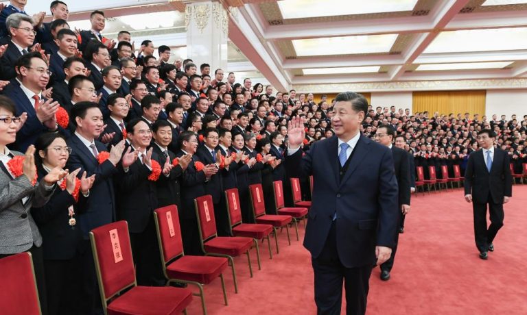 Xi Jinping apucă „cuțitul” securității interne, pentru a deține complet puterea