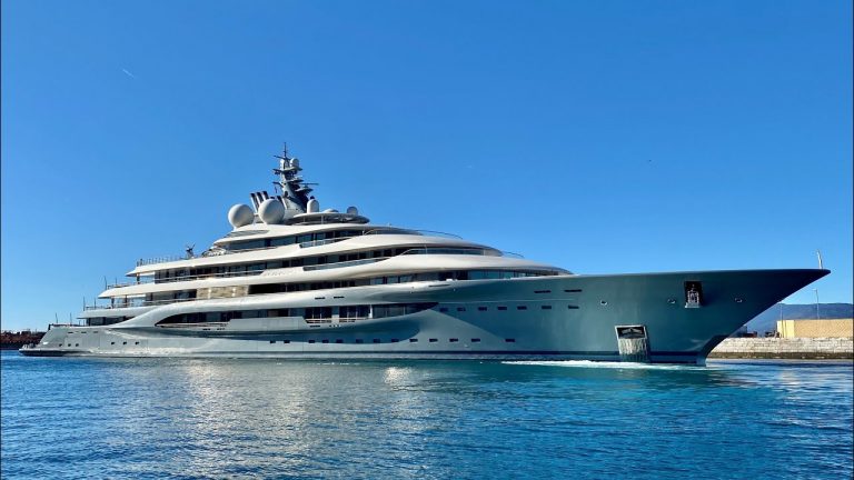 FOTO/VIDEO | Opulență à la russe: Cum arată iahtul de lux al lui Suleiman Kerimov, un oligarh apropiat de Putin. Palatul plutitor a fost reținut în Fiji