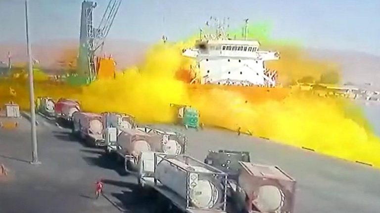 VIDEO | Zece morţi şi 251 răniţi, în urma unei scurgeri de gaze toxice în portul Aqaba din Iordania