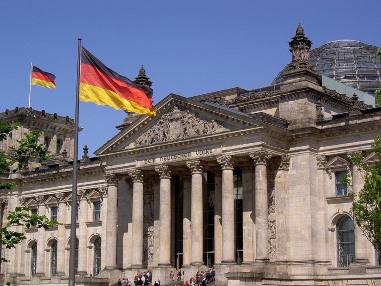 Punct de cotitură în istoria Germaniei: Constituţia a fost modificată pentru a permite investiţii de 100 de miliarde de euro în apărare