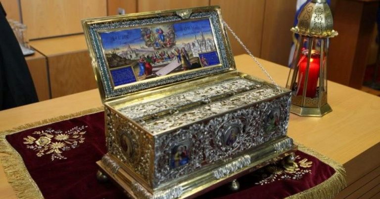 Brâul Maicii Domnului adus din Grecia, la biserici din judeţele Sibiu şi Braşov