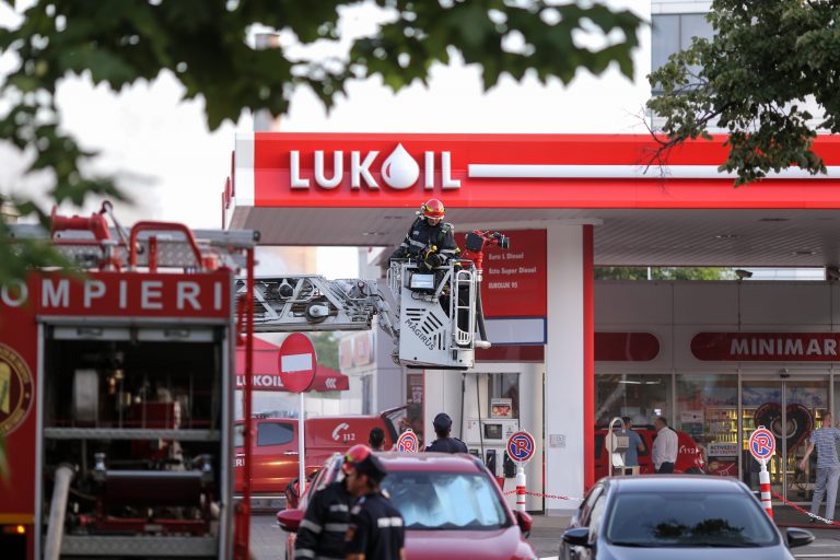 ”Războiul” petrolului Lukoil tranzitat prin Ucraina către Slovacia și Ungaria ia amploare