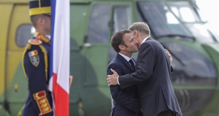 Macron: Zelenski va trebui să negocieze cu Rusia şi europenii vor fi la acea masă. Iohannis: Am discutat in extenso aderarea R. Moldova, Georgiei, Ucrainei