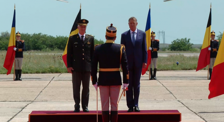 VIDEO | Regele Belgienilor, primit de Klaus Iohannis la Baza Mihail Kogălniceanu
