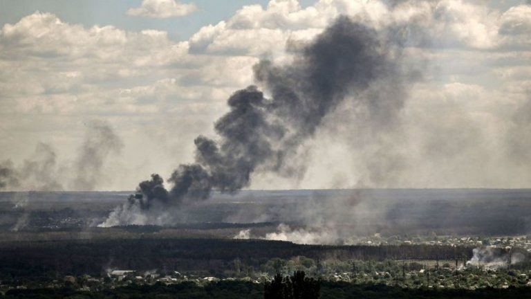 Ucraina: Bombardarea unei uzine chimice din Severodoneţk de către forţele ruse a cauzat un incendiu puternic