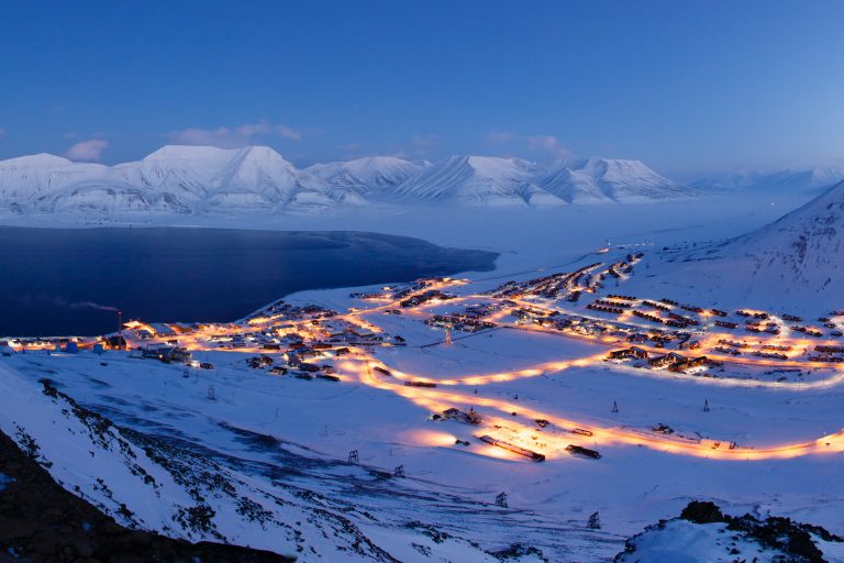 Rusia acuză Norvegia de blocarea tranzitului mărfurilor destinate ruşilor instalaţi în Svalbard, considerat ”călcâiul lui Ahile al NATO în Arctica”, şi ameninţă cu represalii