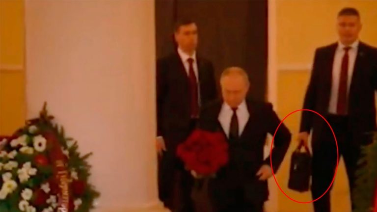 Colonelul care îi ducea lui Putin ”servieta nucleară”, găsit împușcat în cap