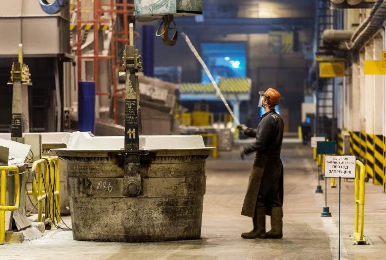 KOMMERSANT | De ce a exportat Rusia mai mult aluminiu, în aprilie. Care sunt obstacolele, cum se „mișcă” prețurile