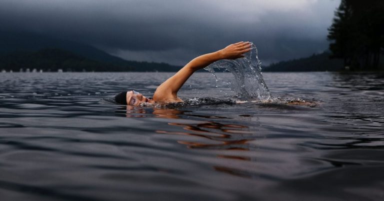 Romanians obtain series of swimming medals