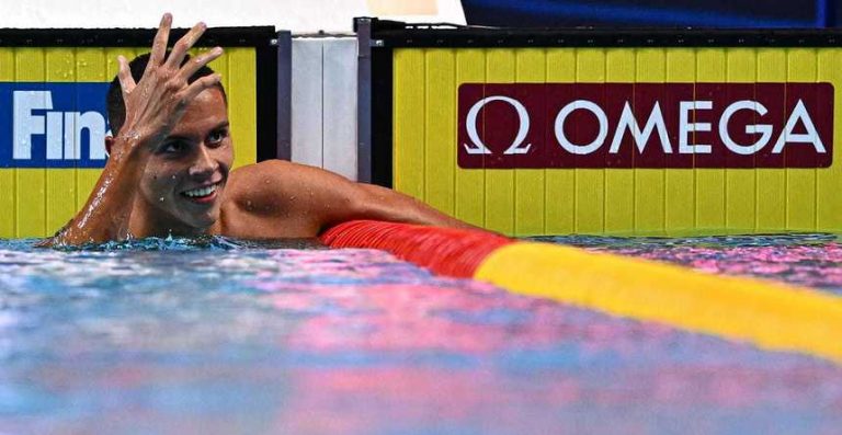 Performanţă istorică. David Popovici, dublu campion mondial, la 17 ani