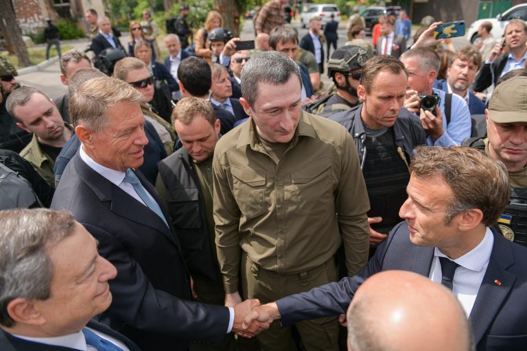 Macron: Franța va ajuta România să asigure tranzitul cerealelor din Ucraina