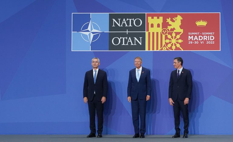 Iohannis a semnat decretul privind ratificarea de către Parlament a aderării Finlandei şi Suediei la NATO