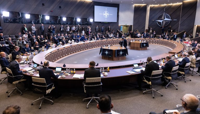 Premierul kosovar cere consolidarea prezenței NATO