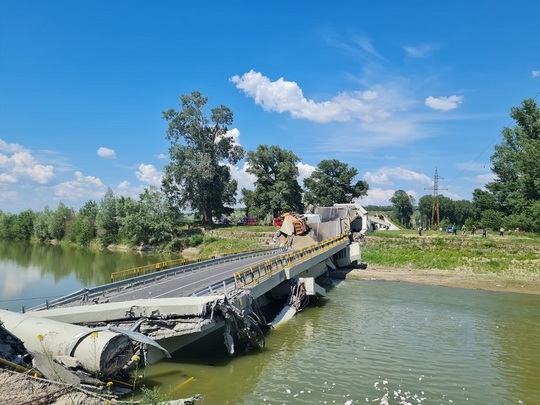 Pod rutier rupt în judeţul Neamţ. Un bărbat a fost rănit