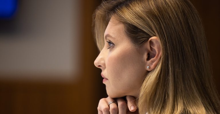Un interviu cu Olena Zelenska: „Cel mai înfricoșător lucru dintre toate este că le spune tuturor că vrea să fie soldat”