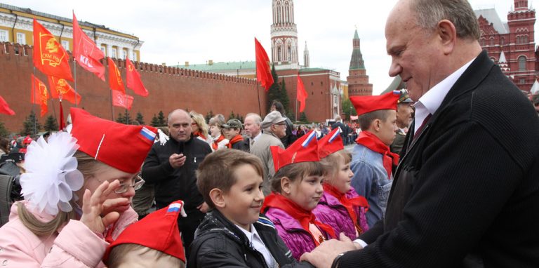 Demiteri, demisii, cenzură. Cum se duce opoziția la războiul „imperialist” al lui Putin, în interiorul Partidului Comunist al lui Ziuganov