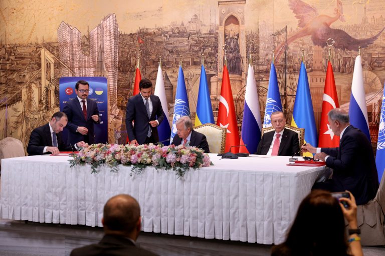 Ucraina şi Rusia semnează cu Turcia şi ONU acorduri separate privind exportul de cereale ucrainene