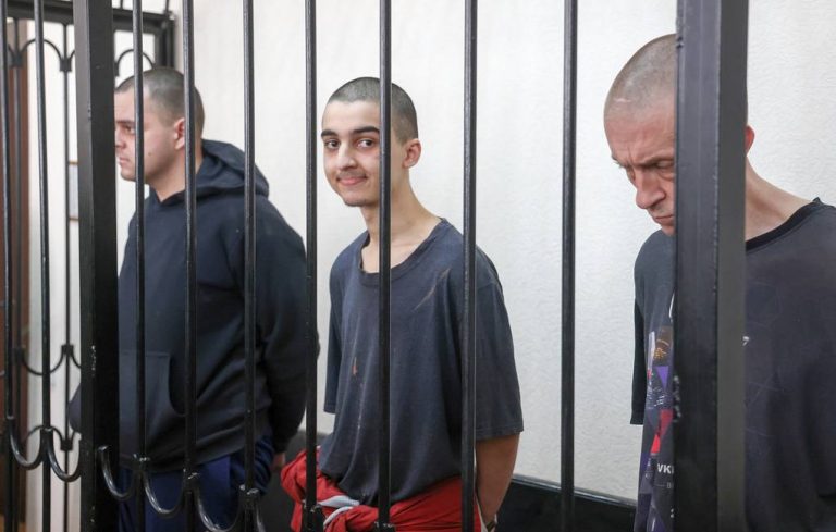 Trei străini, luptători în armata ucraineană, condamnaţi la moarte, au făcut recursuri la ”curtea supremă” a ”republicii populare” din Doneţk
