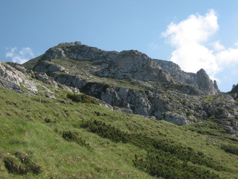 Turist străin decedat în Munţii Bucegi, după ce a fost lovit de trăsnet