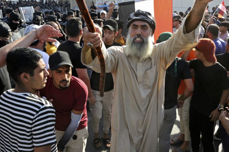 Criză politică în Irak: Manifestanţii au pătruns în ”zona verde” şi intrat în Parlamentul de la Bagdad