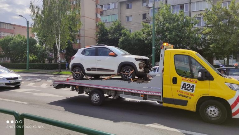 Panică printre posesorii de Dacia Spring, după apariția unei poze cu o mașină cu urme de incendiu, cărată pe platformă