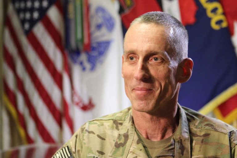 Un general american în rezervă, suspendat după ce a luat în derâdere o postare a Primei Doamne a SUA în privinţa avortului