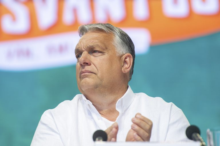 Fostul pastor al lui Orban nu mușcă momeala naționalismului creștin. „El și banda sa ar trebui să fie la închisoare”