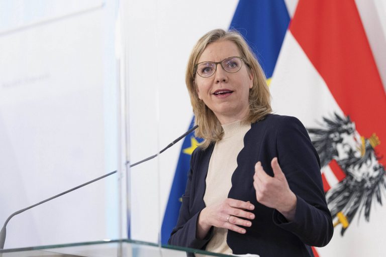 Austria cere populaţiei şi industriei să se pregătească să economisească gazul la iarnă