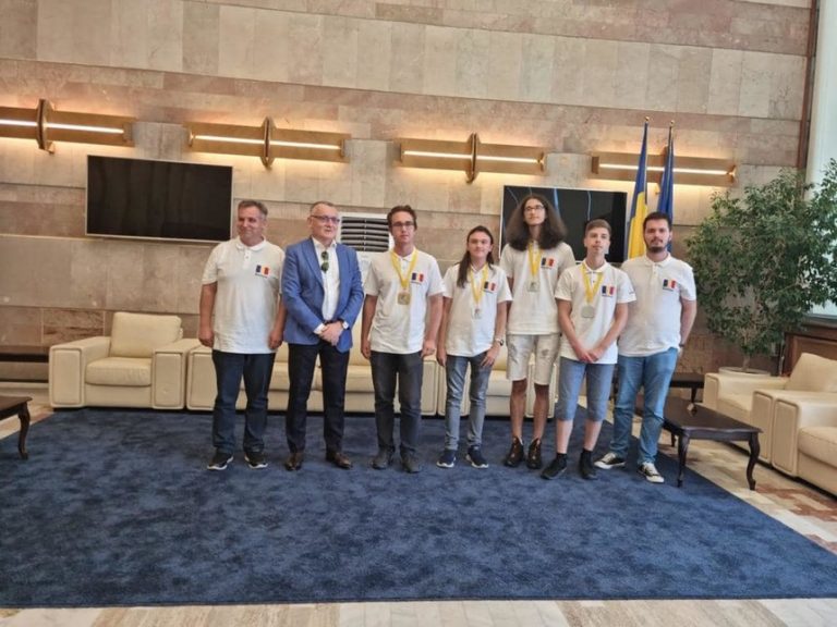 Locul I la Olimpiada de Informatică a Europei Centrale pentru elevii români