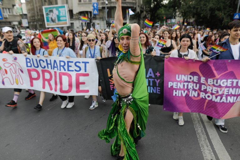 15.000 de oameni au sărbătorit comunitatea LGBTQIA+ din România, pe Calea Victoriei
