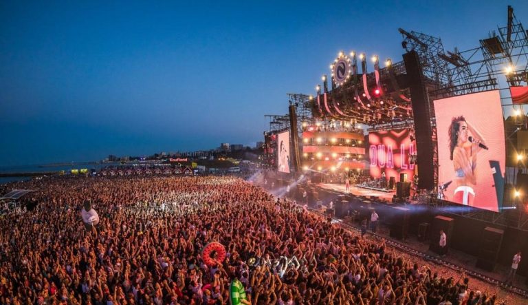 12 cetăţeni străini şi români, depistaţi cu droguri în prima noapte a festivalului Neversea